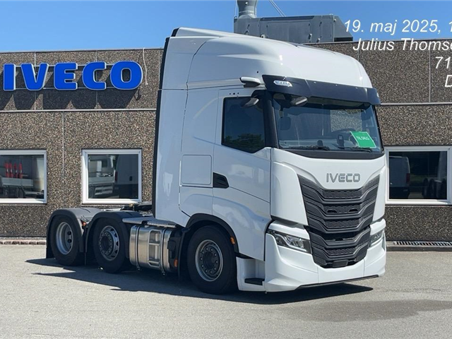 Iveco S WAY 500Hp twinsteer