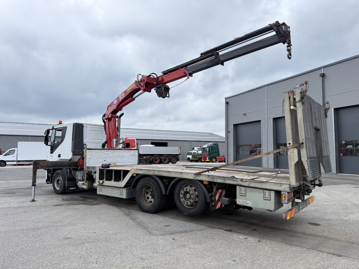 Iveco Stralis 420 6x2 7,0 m. maskinenlad HMF1823K4