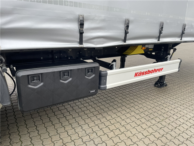 Kässbohrer Truckbeslag, Plywood bund Gardin