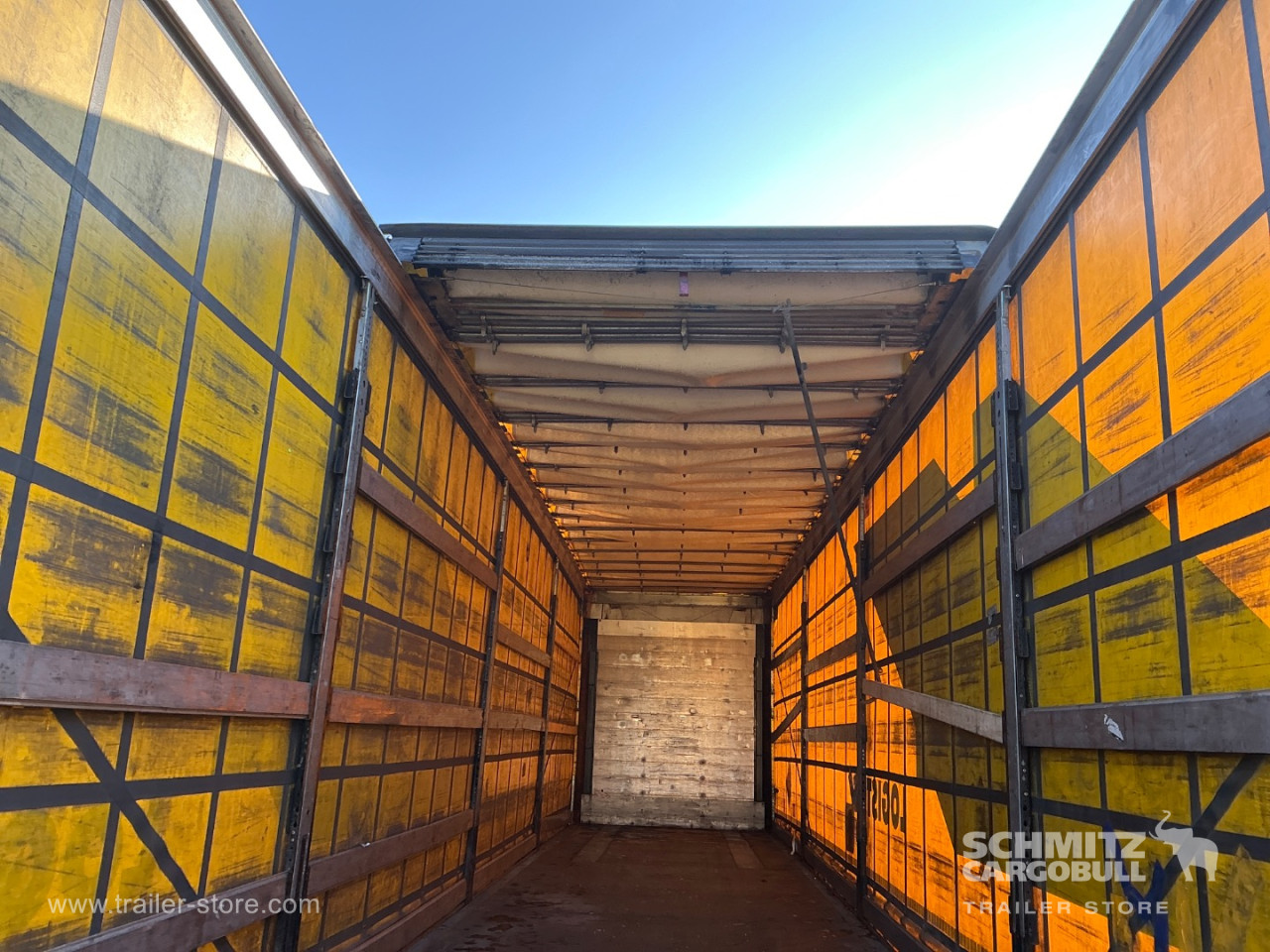 Schmitz Semi Curtainsider Mega