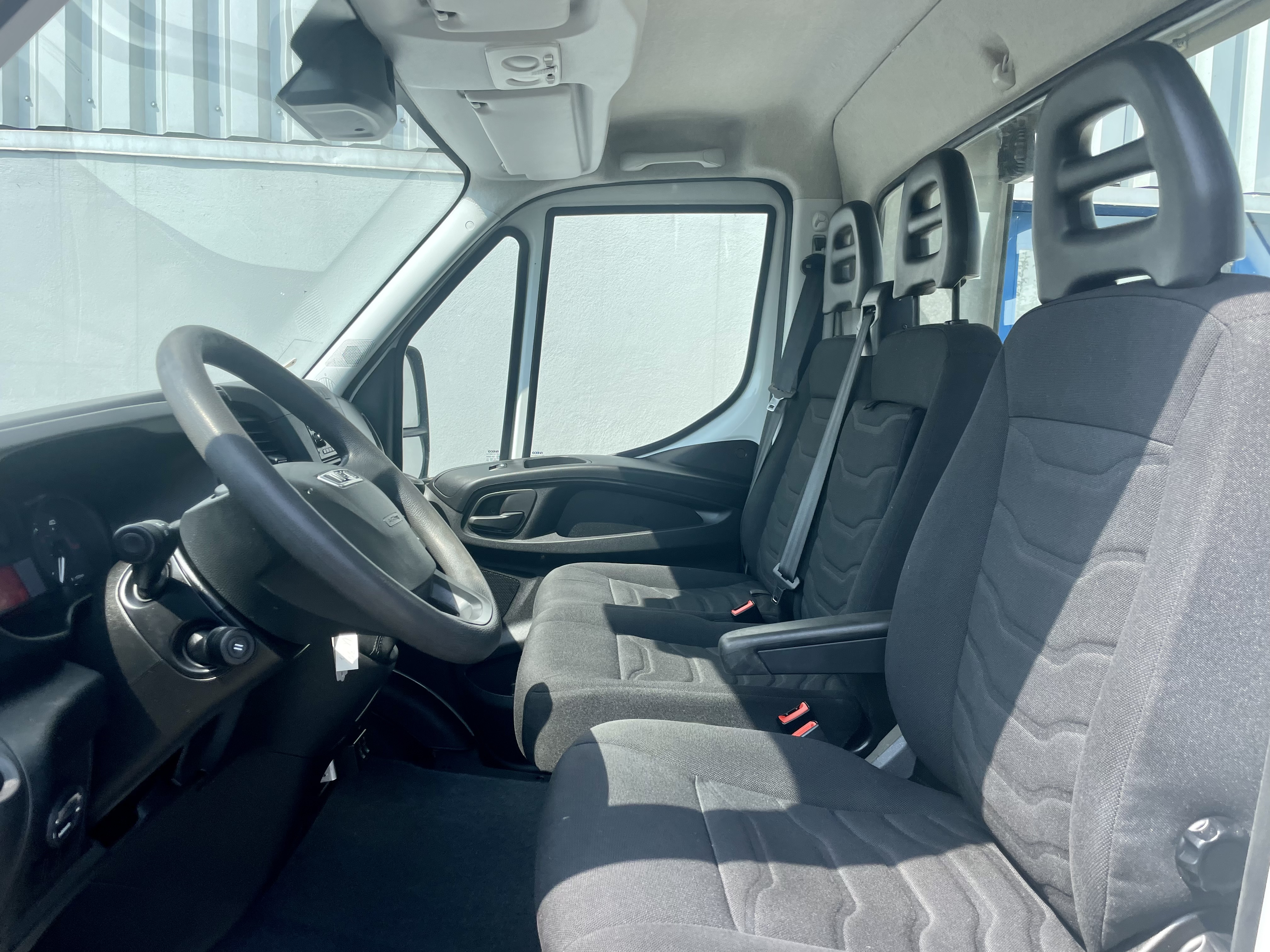 Iveco 35S17A8 knæklad