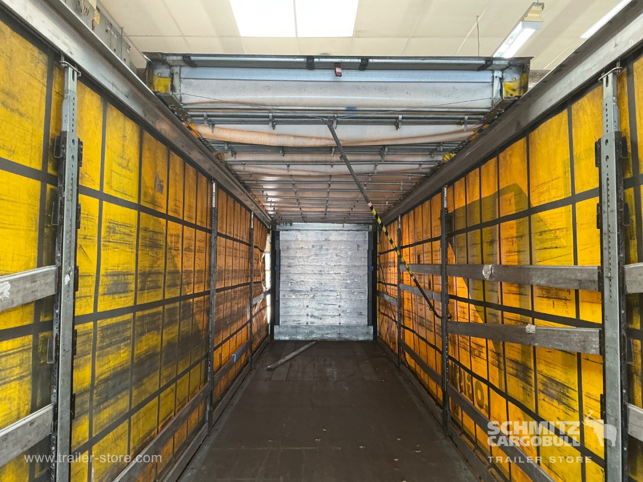 Schmitz Semi Curtainsider Mega