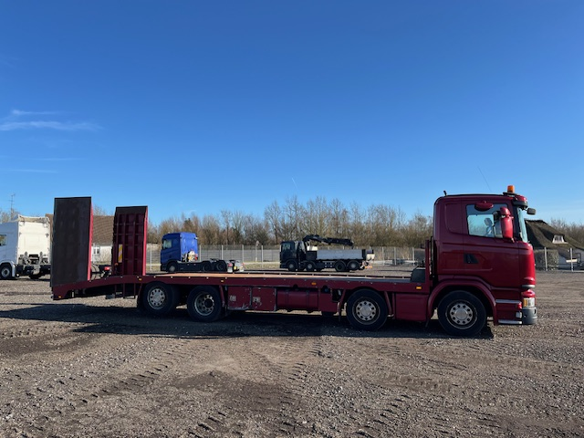 Scania G410 8X2*6 Knæklad – Machinetransporter
