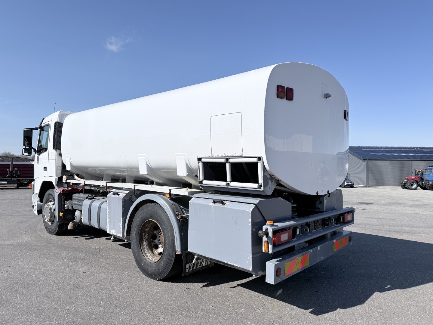 Volvo FM9/260 4x2 12.865 L ADR Tankbil