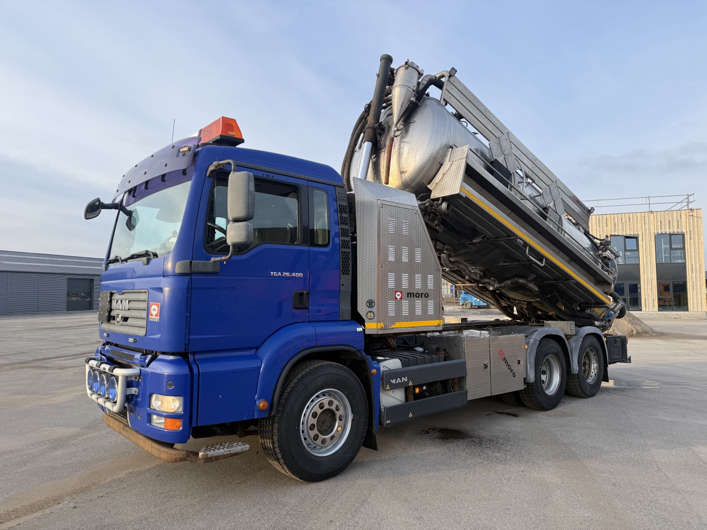 MAN TGA 26.400 6x4 MORO 13.700 l. Rustfri ADR