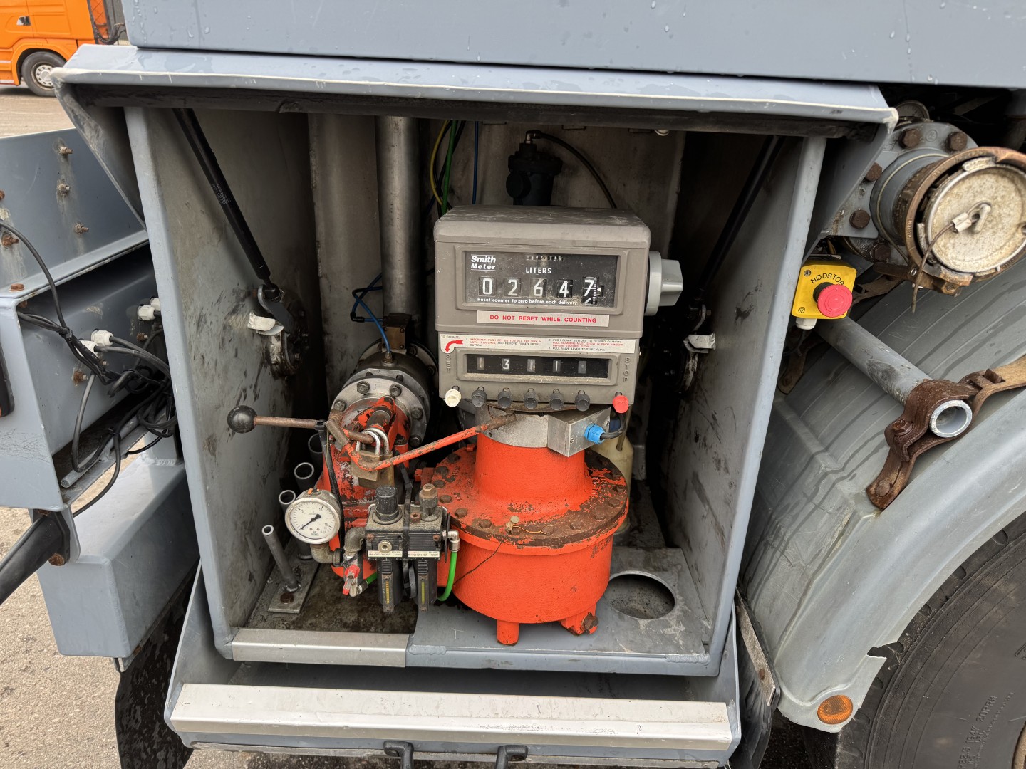 Volvo FM460 8x2*6 24.125 l. ADR Tankbil