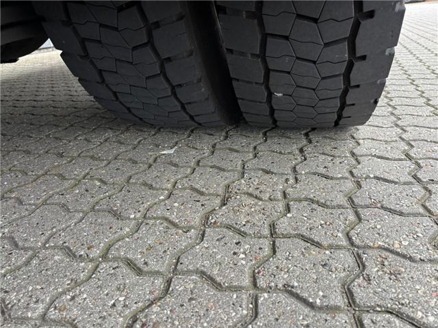 Scania P 250 B4x2NB Box/Lift