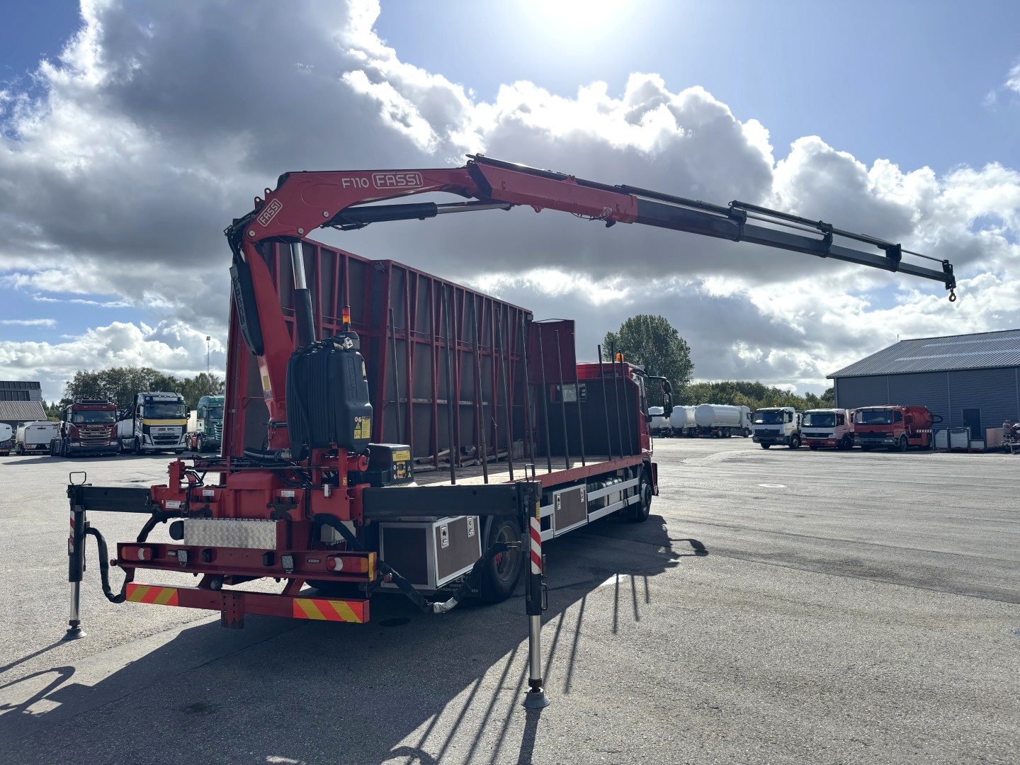 Iveco EuroCargo 160E30 / Kran Fassi F110 / Glaslad
