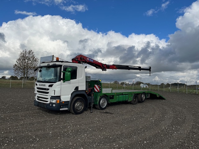 Scania P450 8X2*6 Knæklad + Kran HMF1820 – Machinetransporter