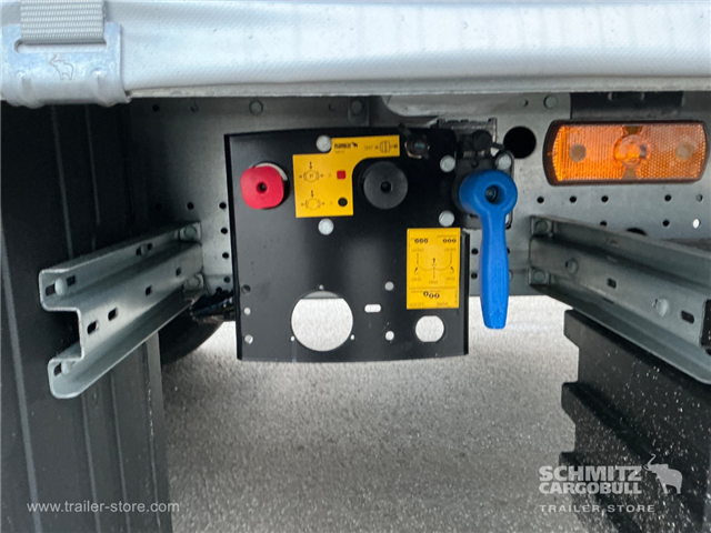 Schmitz Semi Curtainsider Mega