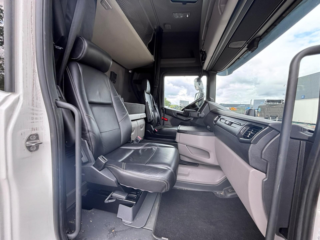 Scania R 560 A6x2NB