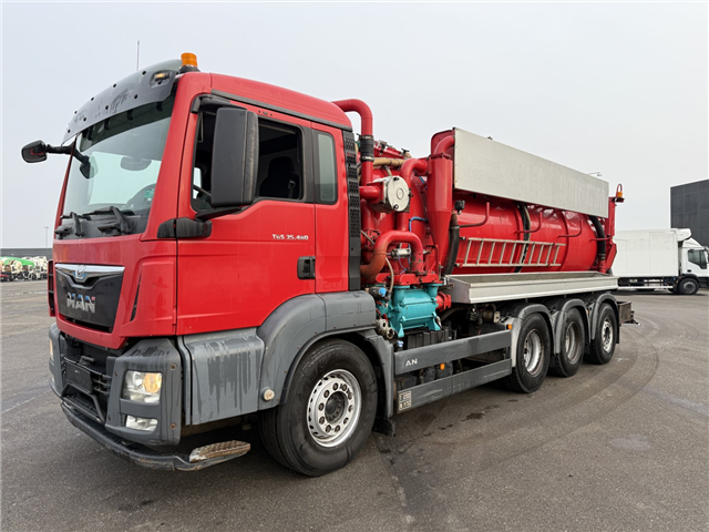 MAN TGS 35.480 8x4*4 Hvidtved Larsen 16.000 l. Kontakt os f