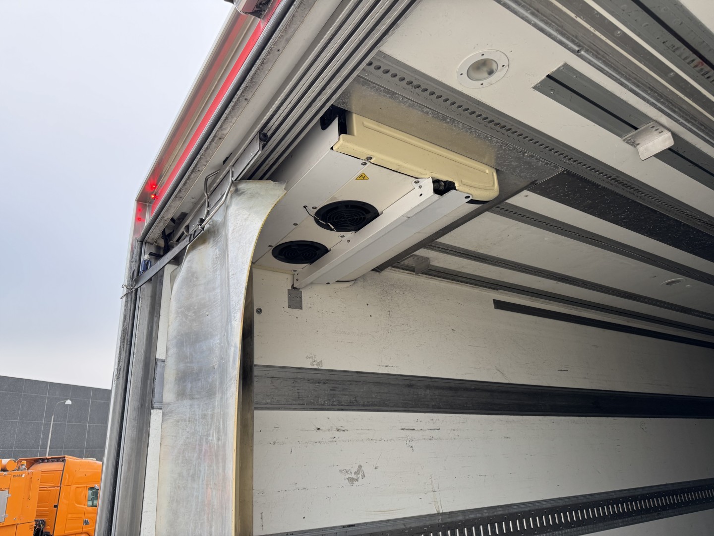 Scania P320 6x2*4 Carrier Supra 1250 Mt 9.90 m. kasse