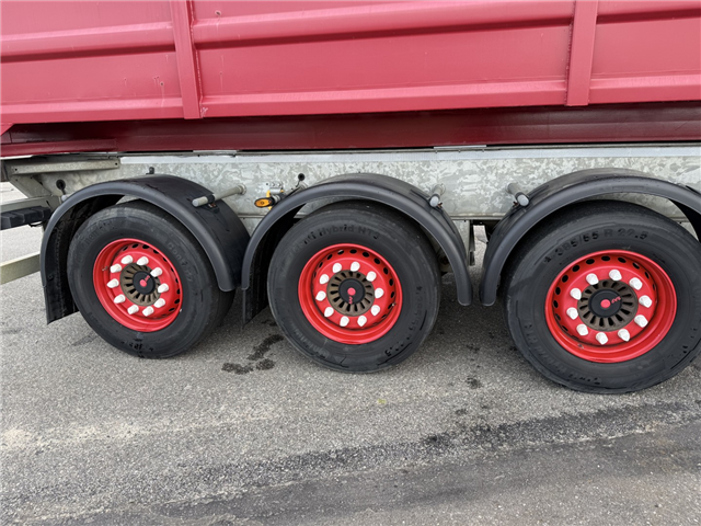 Leci 3 akslet Galvaniseret Tip Chassis med 9,4 m Hardox Kasse