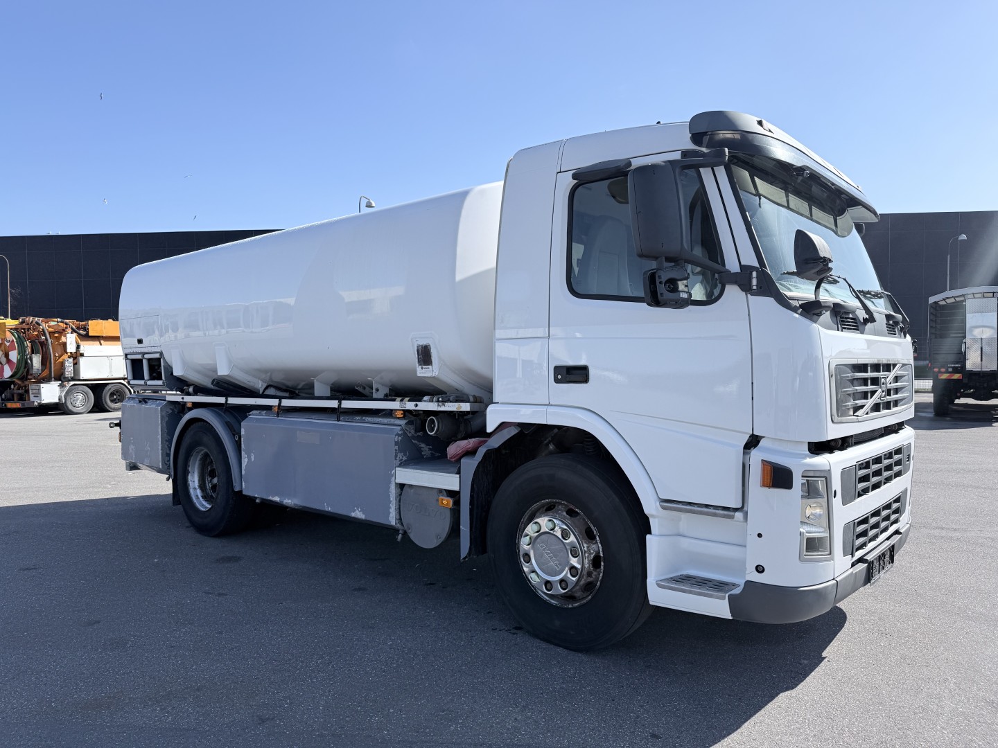 Volvo FM9/260 4x2 12.865 L ADR Tankbil