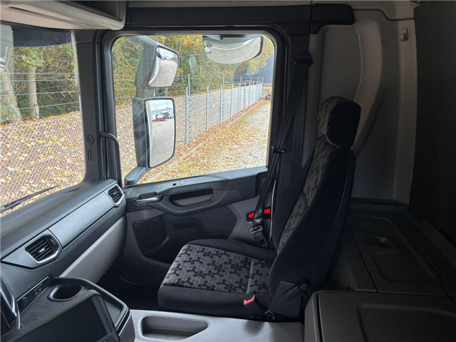 Scania P 250 B4x2NB Boks/lift