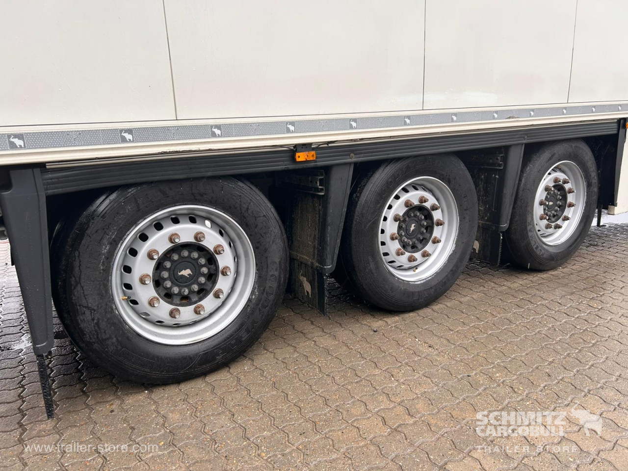 Schmitz Semi Reefer Meat hanging system