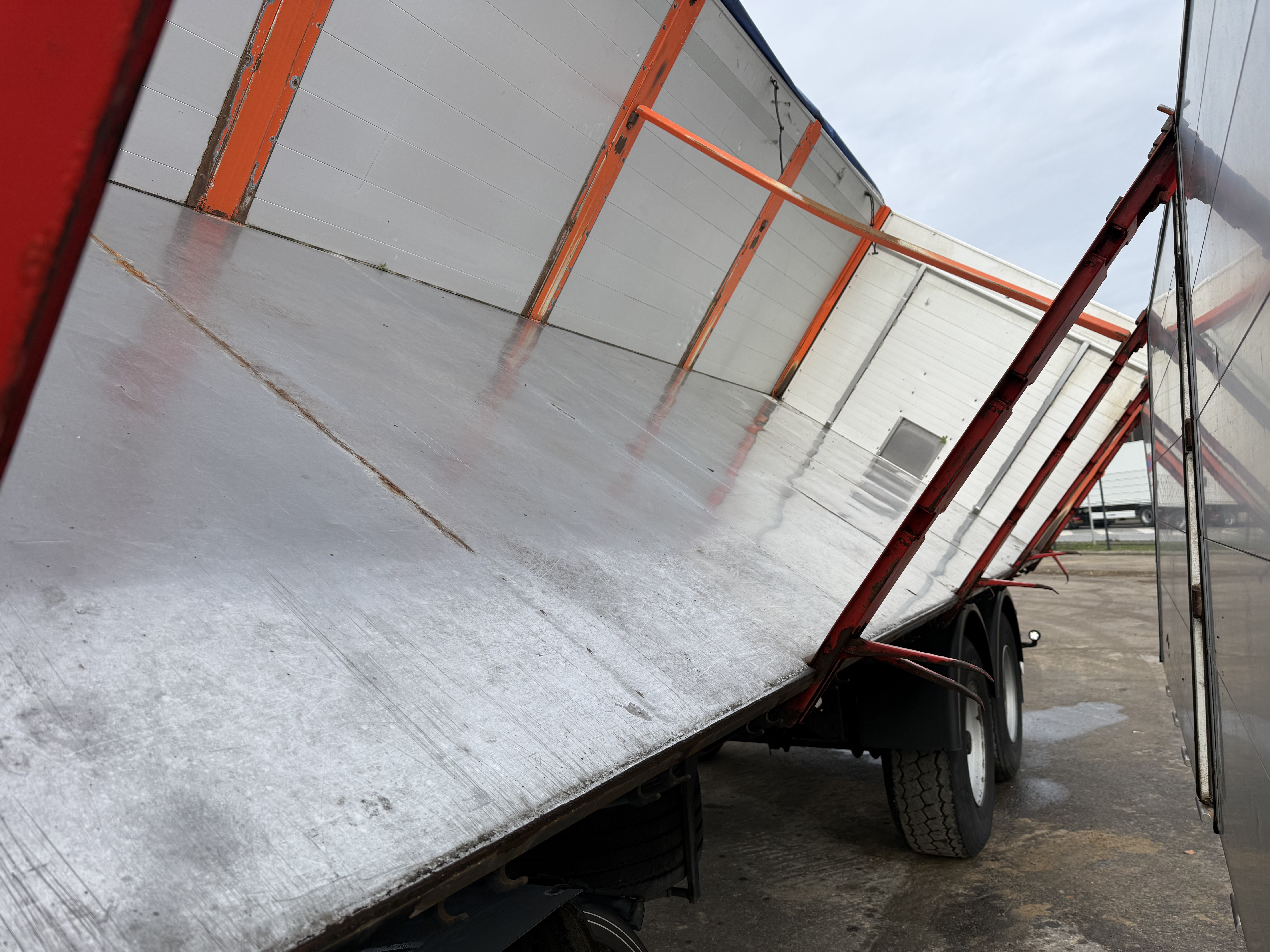 Skelhøje SVF P324 24 t. akslet Tipanhænger