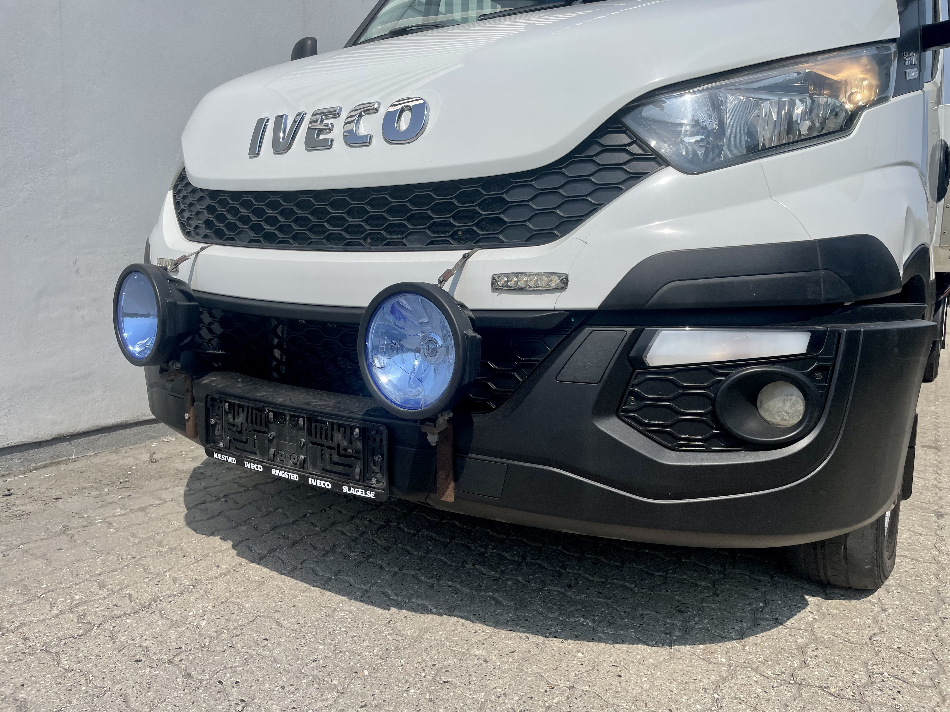 Iveco 35S17A8 knæklad